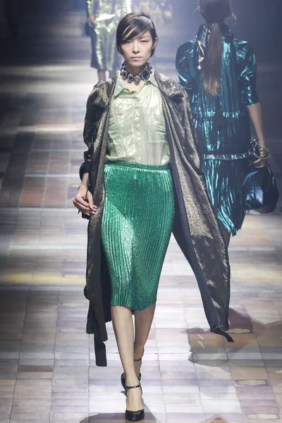 Look 15